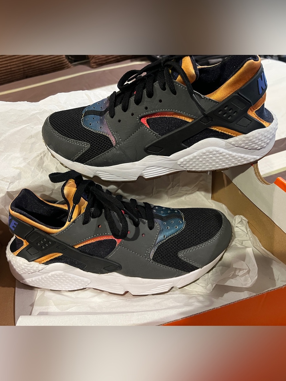 Nike Air Hurache Menโs Black Sneakers with Fade Multicolor Accents Size 10.0